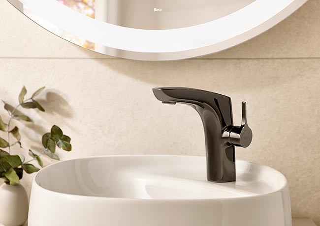 INSIGNIA, COLOR AND DELICATENESS